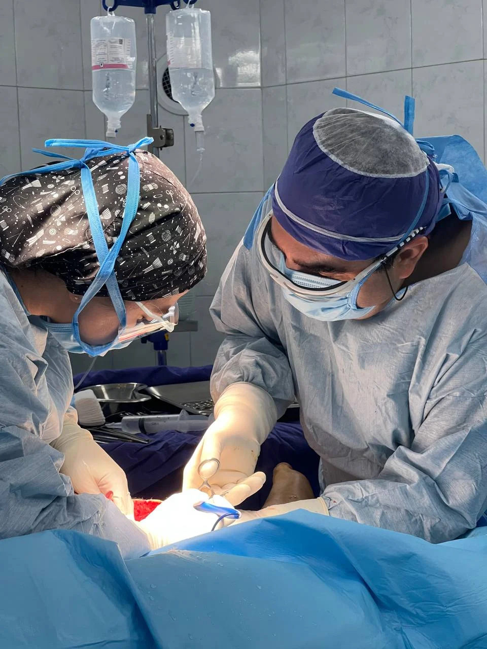 جراحی بازسازی رباط صلیبی به روش ALL INSIDE در اتاق عمل